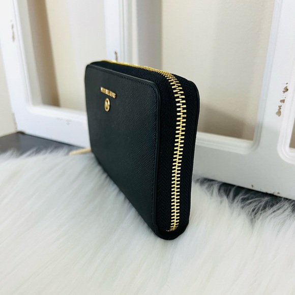 Michael Kors Jet Set Charm Medium Zip Around Wallet - Picture 4 of 16